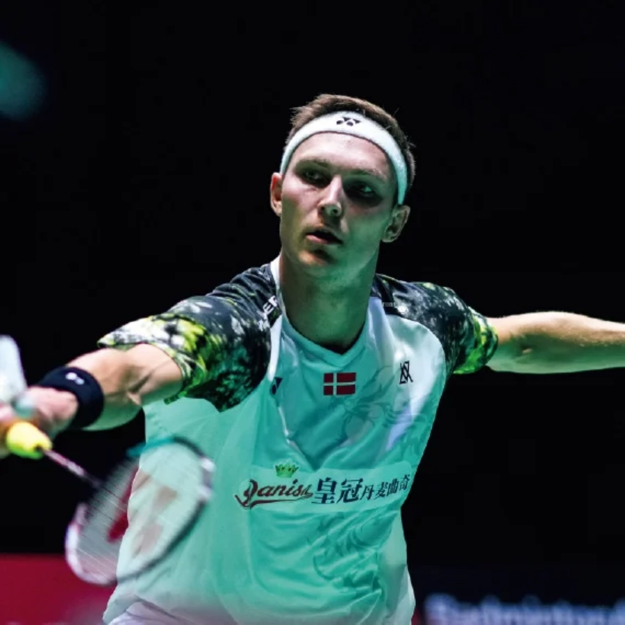 Vợt cầu lông của Viktor Axelsen ở thời điểm hiện tại là Yonex Astrox 100zz